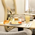 Trendy Canettes Hotel