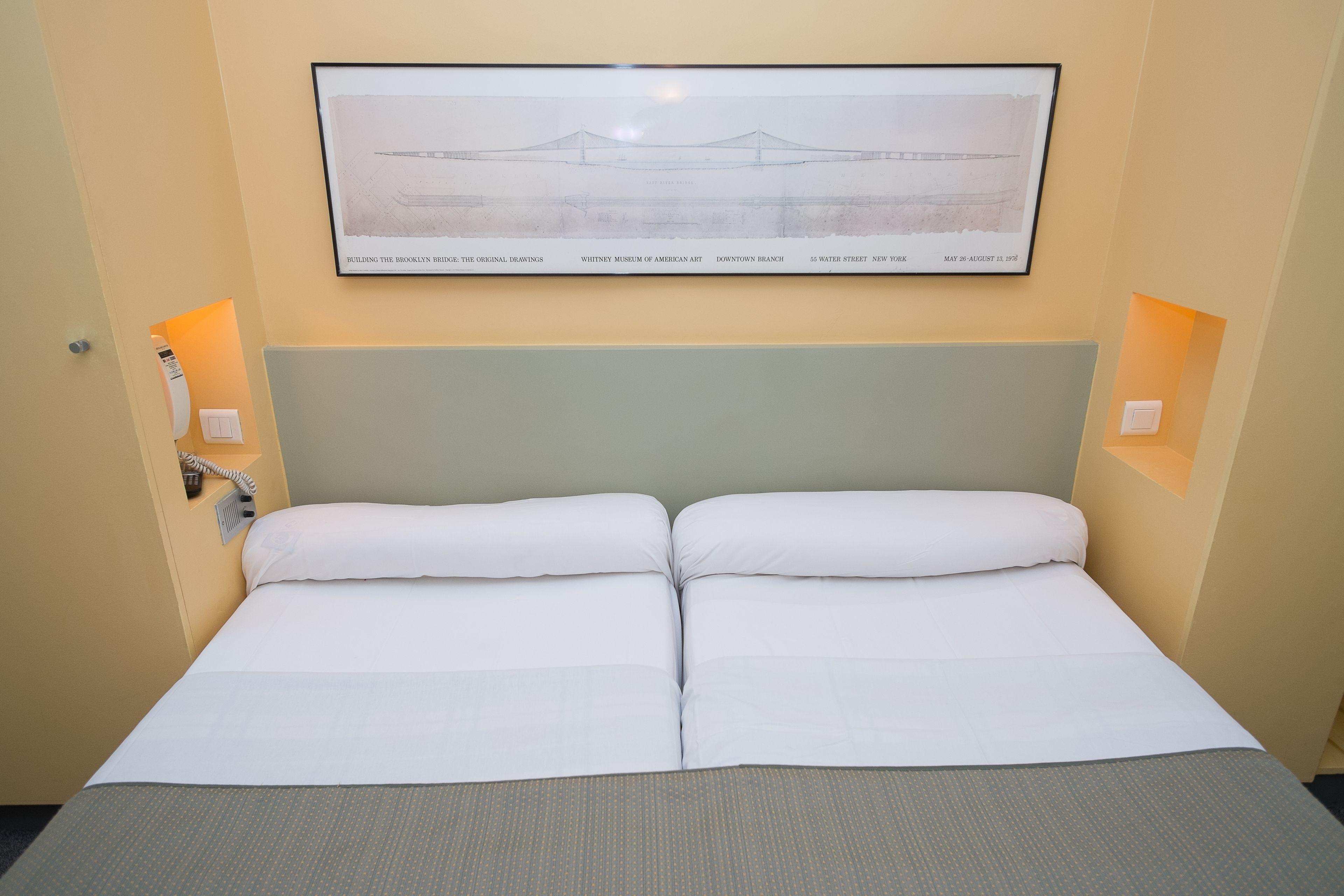 Trendy Canettes Hotel Paris