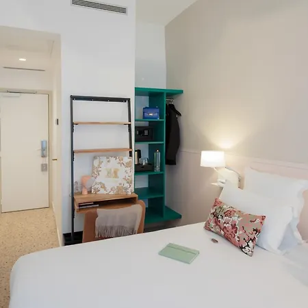 Trendy Canettes Hotel